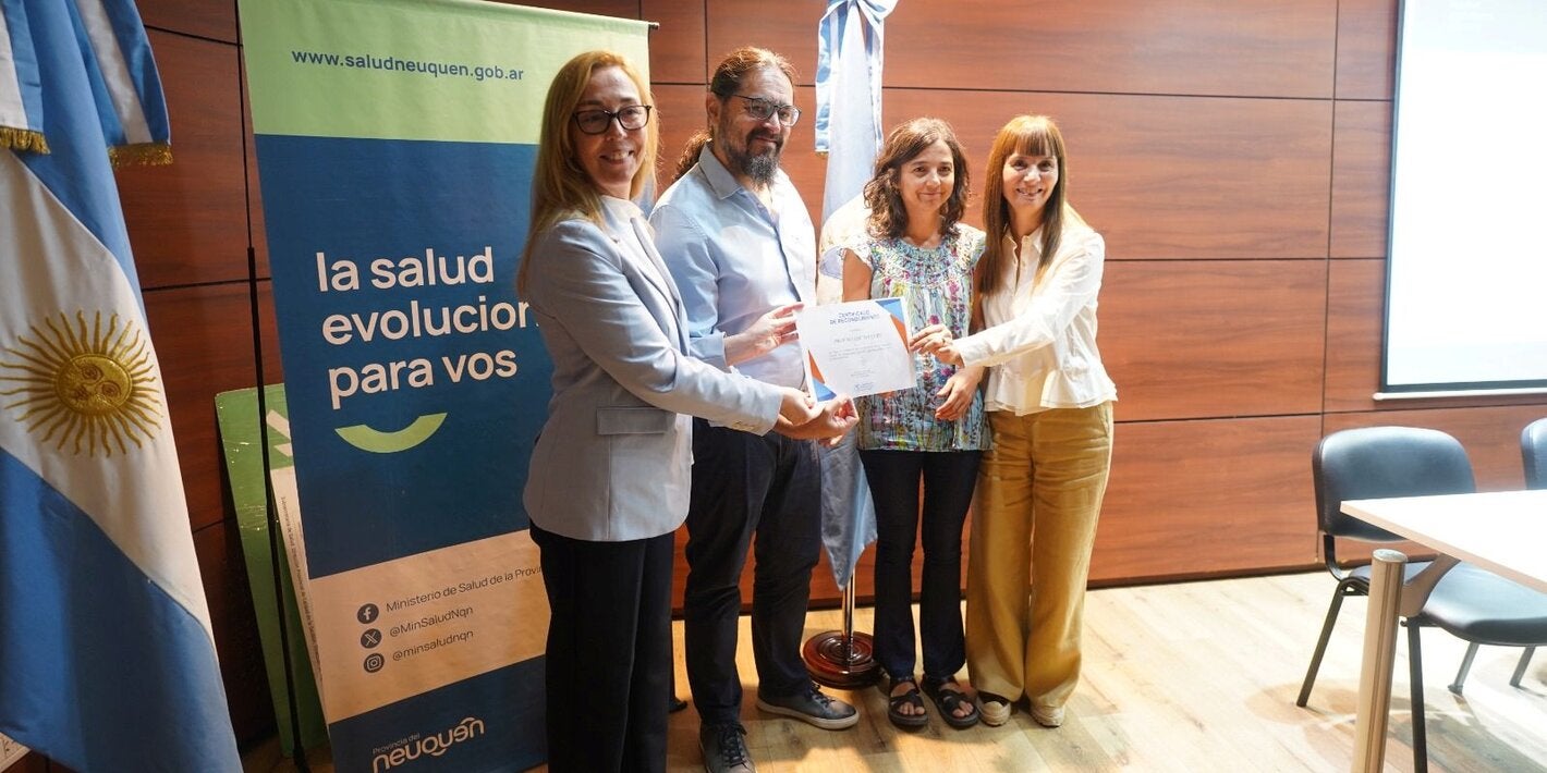 Foto de la entrega de reconocimiento