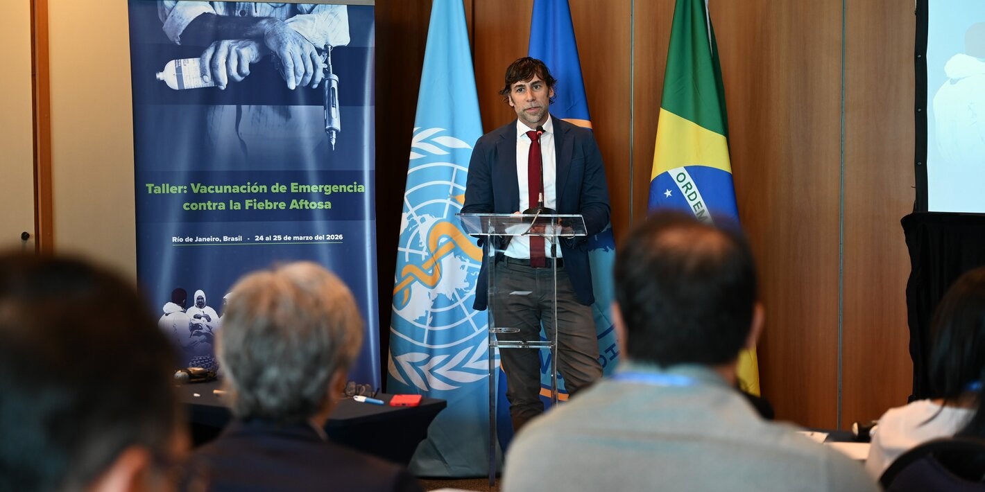 participantes del taller de vacunación de emergencia de fiebre aftosa