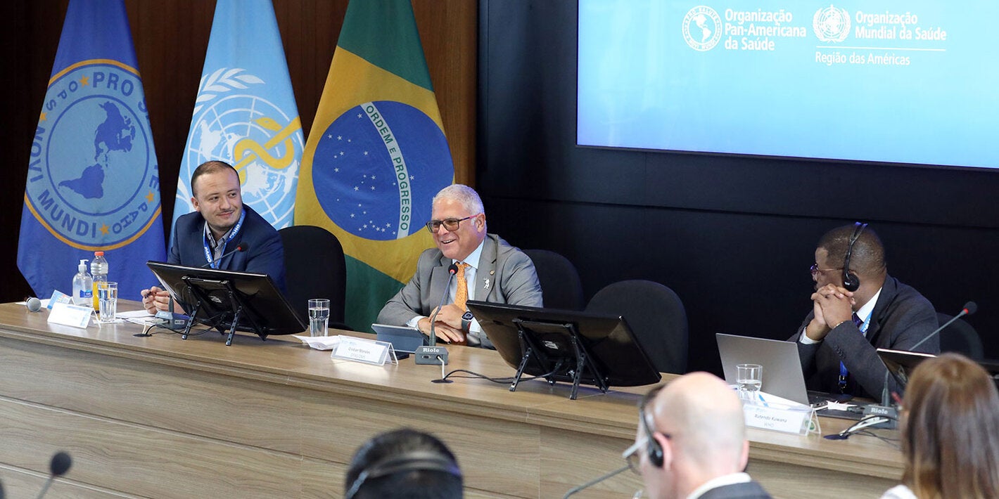 Mesa de abertura da Reunião, com a presença de autoridades