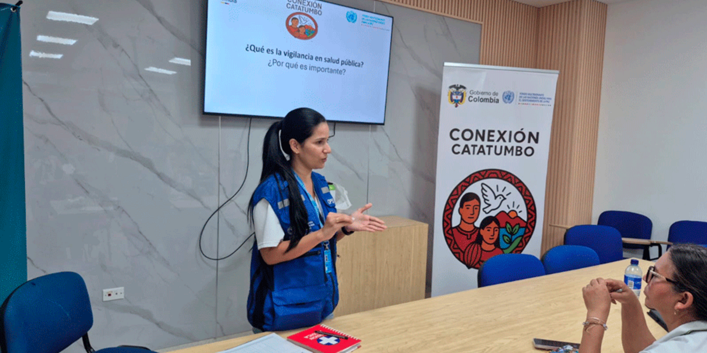 Personal de OPS en exposicion en fortalecimiento de capacidades en salud en Tibú.