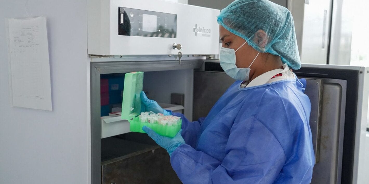 Personal de salud usa equipos técnicos especializados entregados por la OPS Ecuador en el marco del proyecto PROTECT