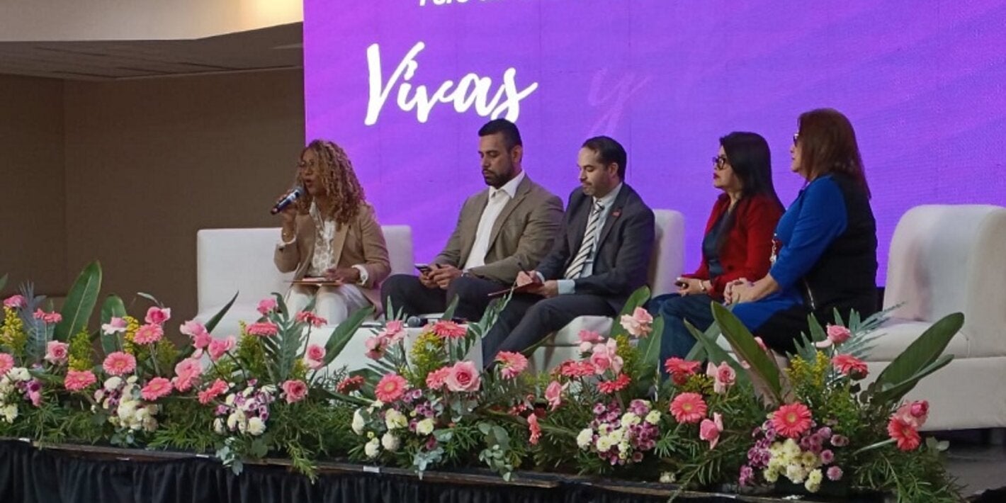 Autoridades inauguran el foro de salud de la mujer