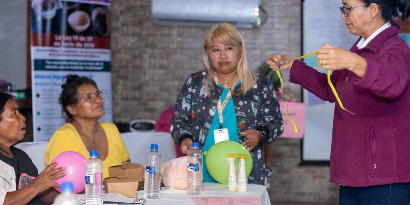 Sesión con parteras - transferencia de conocimiento