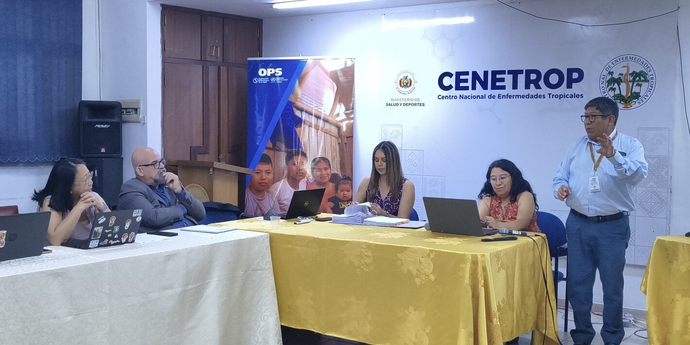 reunión sobre envenenamientos de animales venenosos en Bolivia