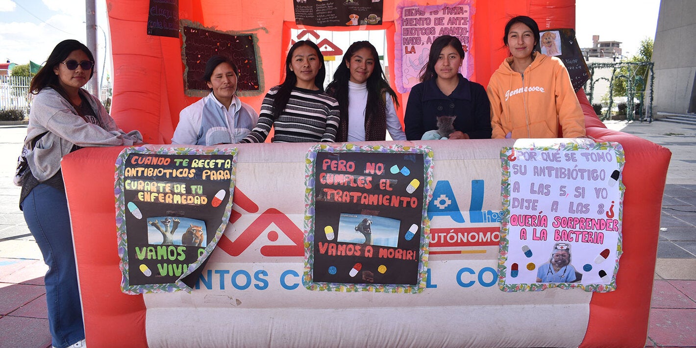 Estudiantes universitarios impulsan la concientización sobre la resistencia antimicrobiana
