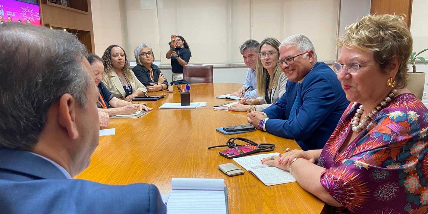 Reunião com participantes da OPAS e da Prefeitura de Niterói