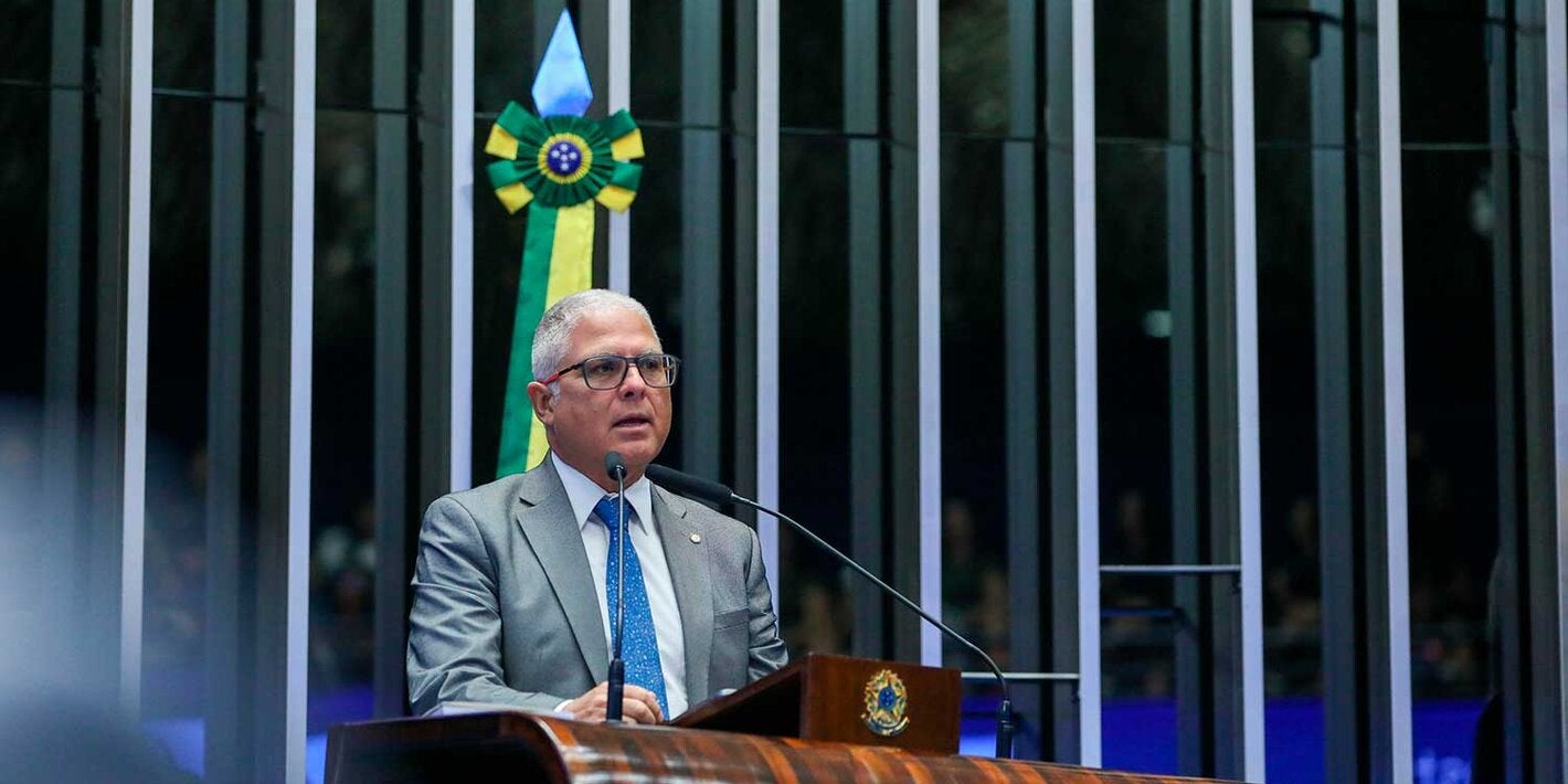 Cristian Morales discursa durante evento no Senado Federal