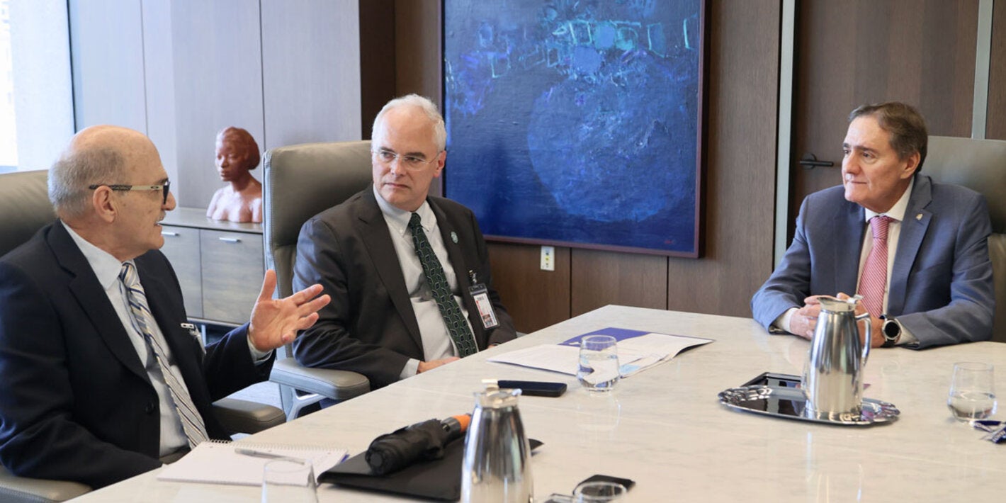 CEPI and PAHO have expanded their partnership through new cooperation agreements to strengthen regulatory and pharmacovigilance systems in Latin America and the Caribbean, improving safe and equitable access to vaccines during public health emergencies.