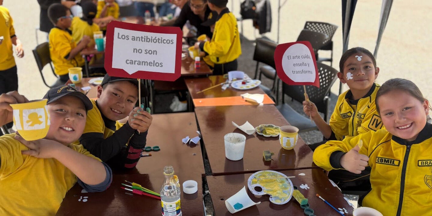 Niñas, niños y familias de Ecuador y Colombia