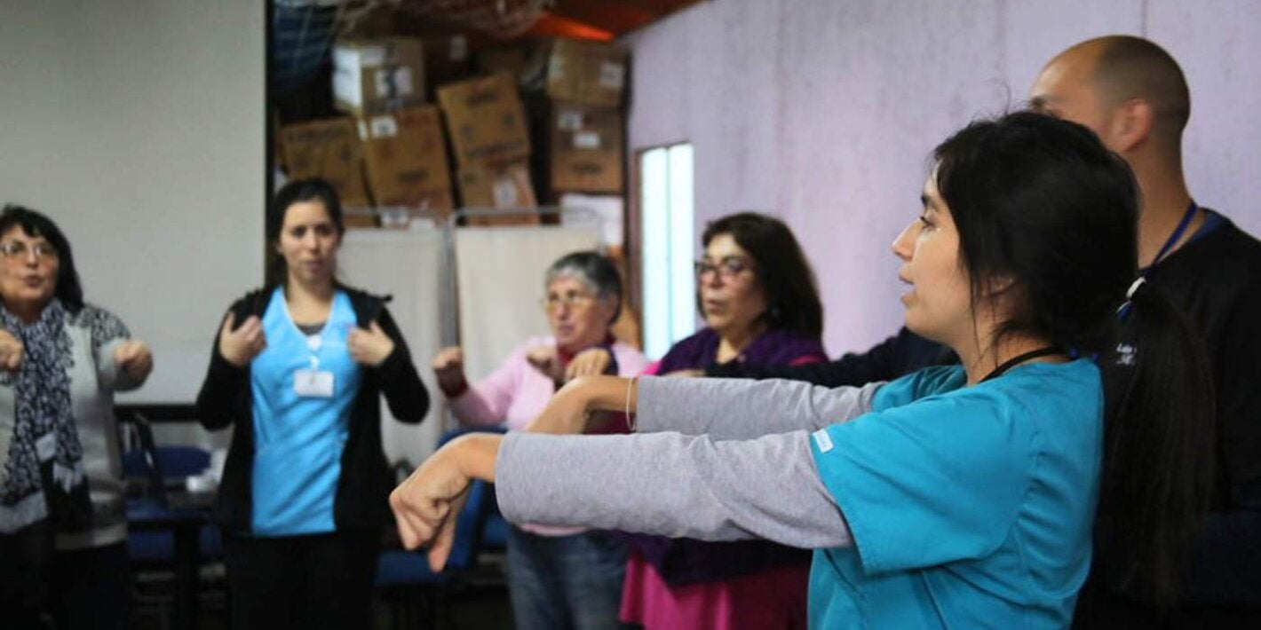 mujer haciendo ejercicios