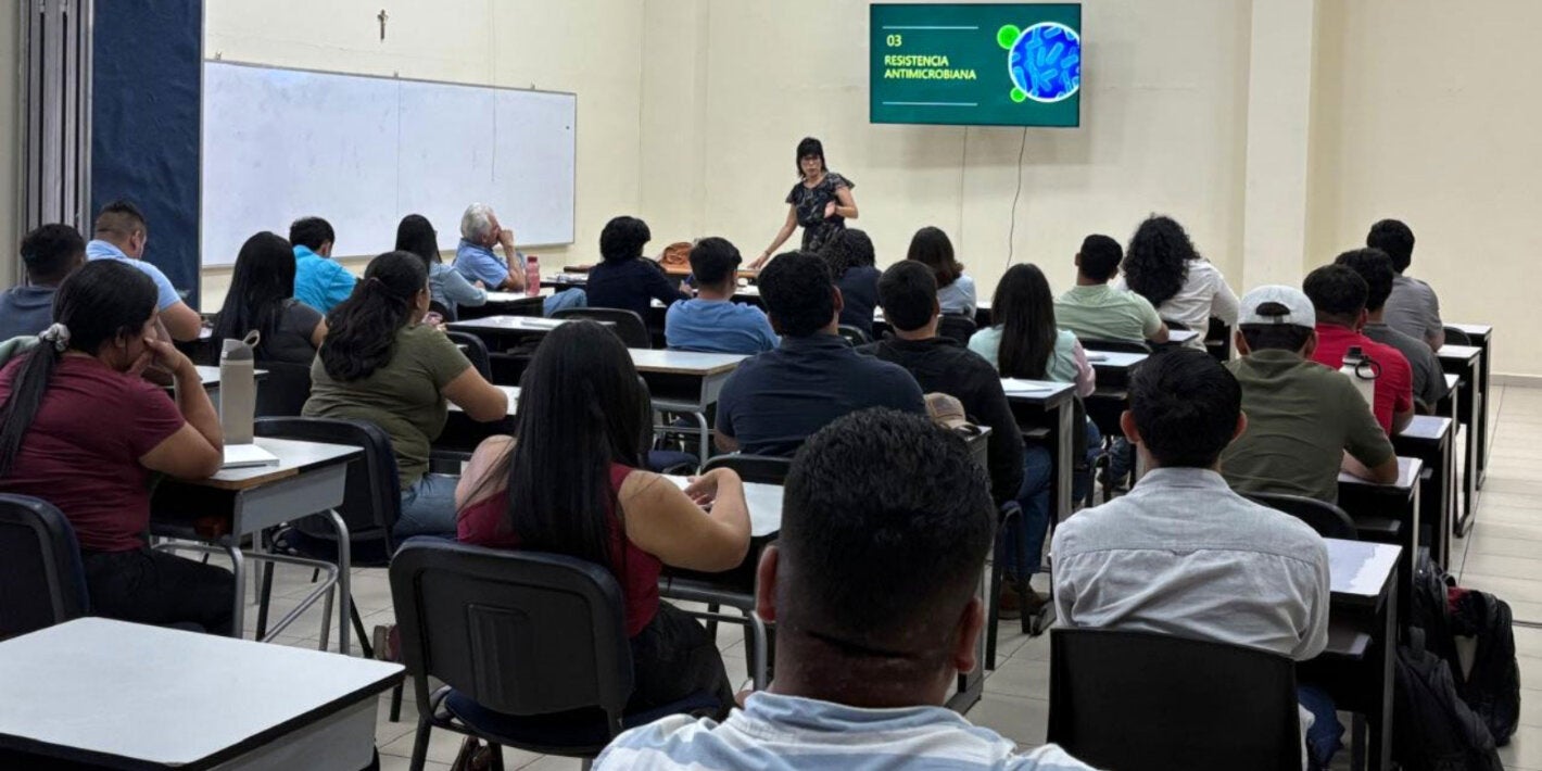 Docentes de El Salvador promueven la concientización sobre la resistencia antimicrobiana