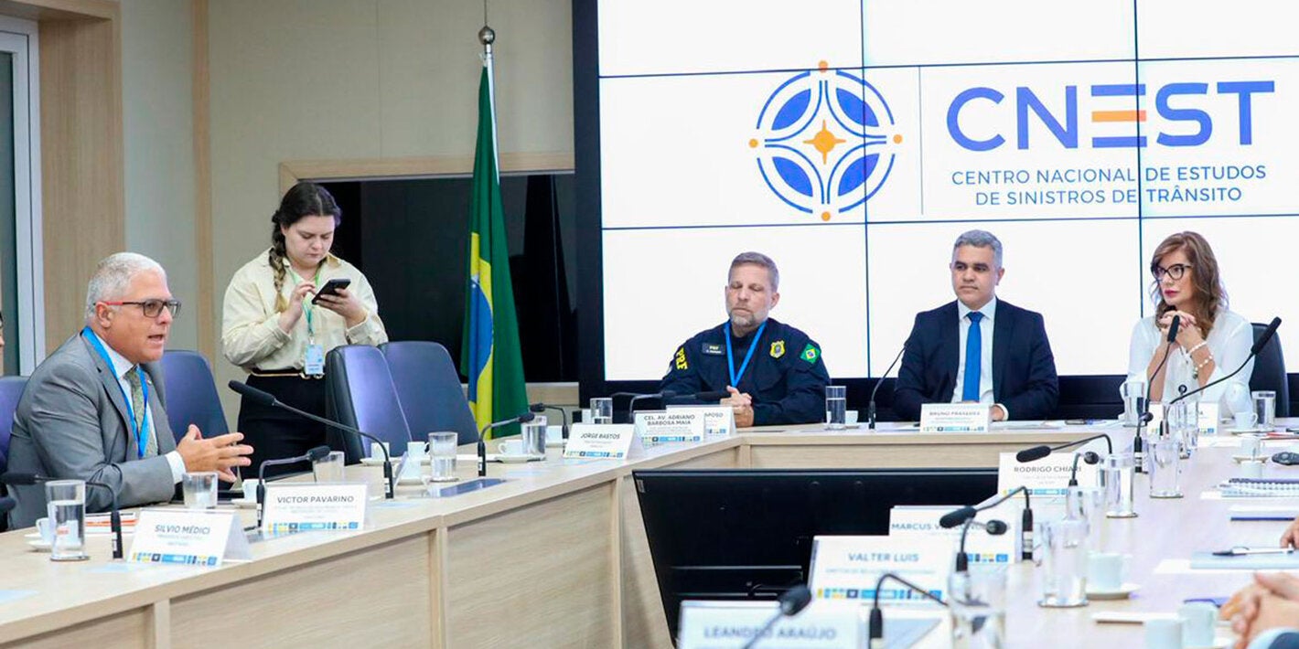 Mesa de abertura do lançamento do Cnest