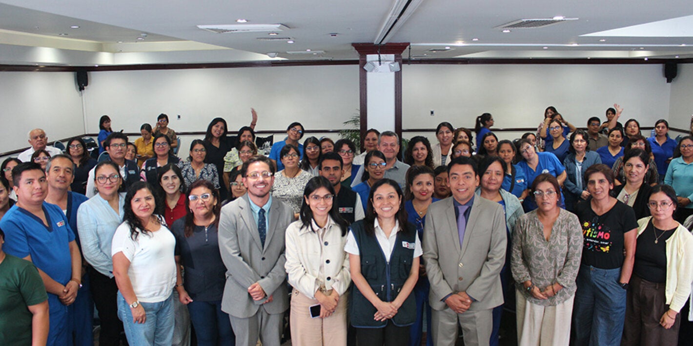 Foto grupal de los participantes del taller “Fortalecimiento de capacidades para el abordaje de la depresión y la conducta suicida desde el primer nivel de atención y los CSMC”.