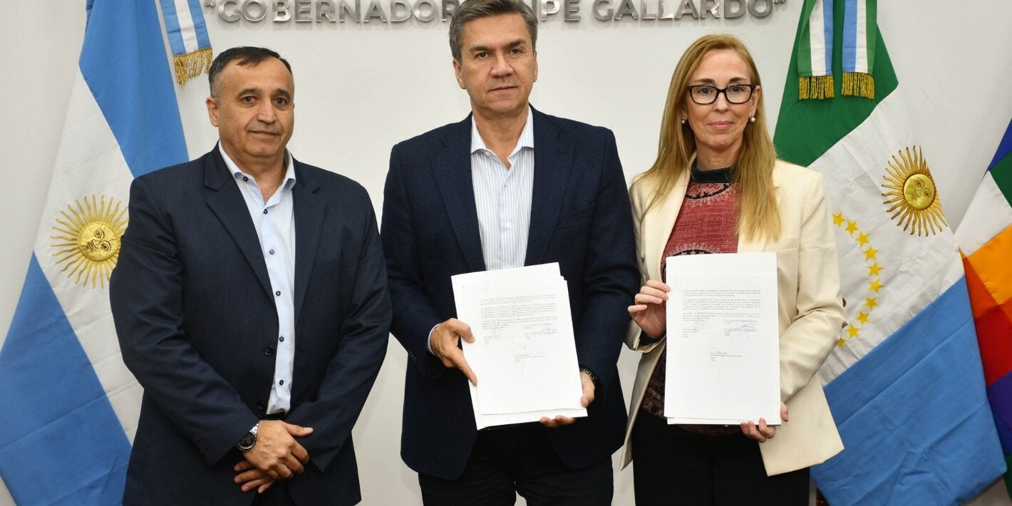 Foto firma del acuerdo