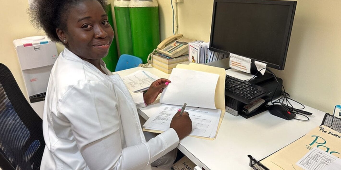 heatlh care worker in a health facility at the Bahamas