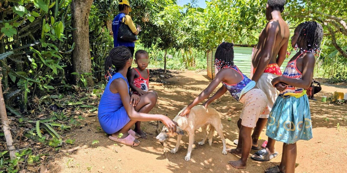 enfants avec un chien