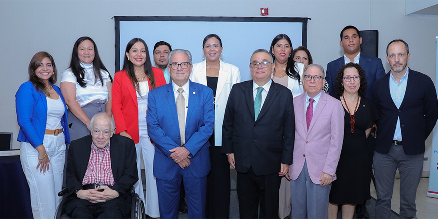 Fotografía grupal de participantes en la Jornada de sensibilización 2026 sobre discapacidad