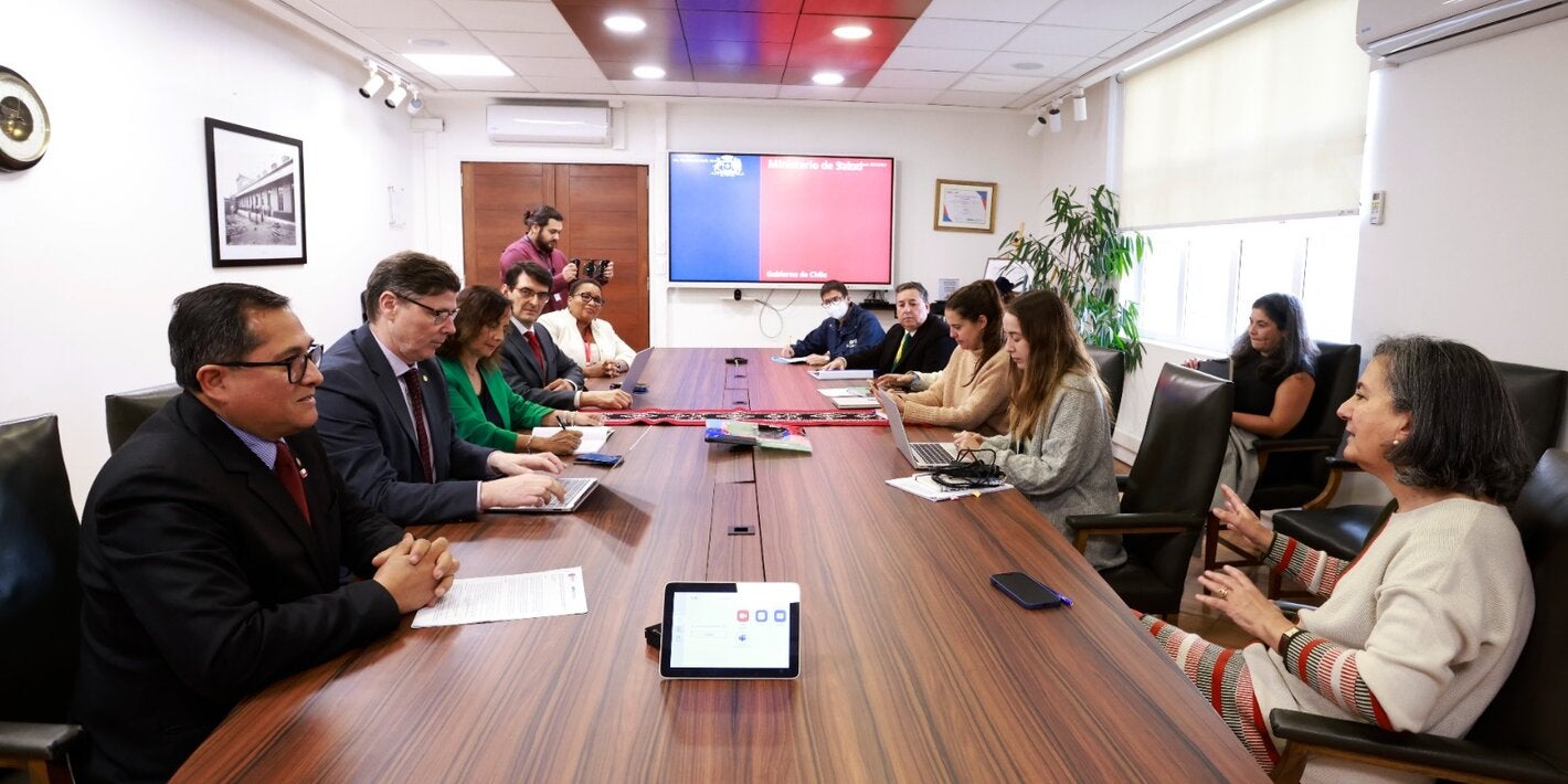 Durante tres días, una misión interprogramática de la Organización Panamericana de la Salud (OPS) desarrolló una agenda de trabajo en Chile que incluyó reuniones con autoridades del sector y visitas a establecimientos de salud, con foco en prioridades del sistema sanitario.