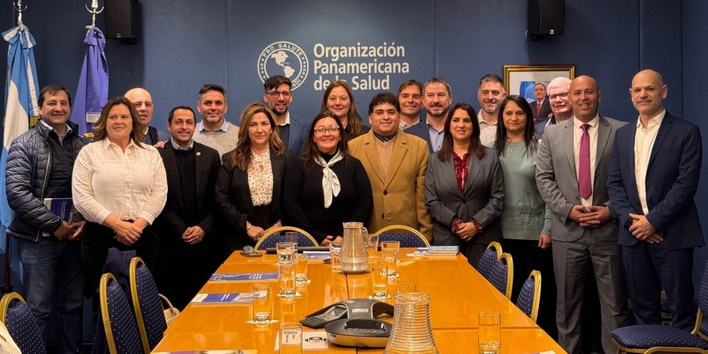 Foto con los participantes de la reunión