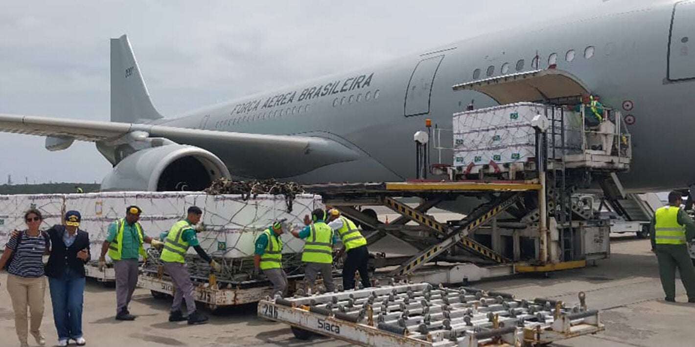Vacunas donadas por Brasil arriban al aeropuerto internacional de Maiquetía