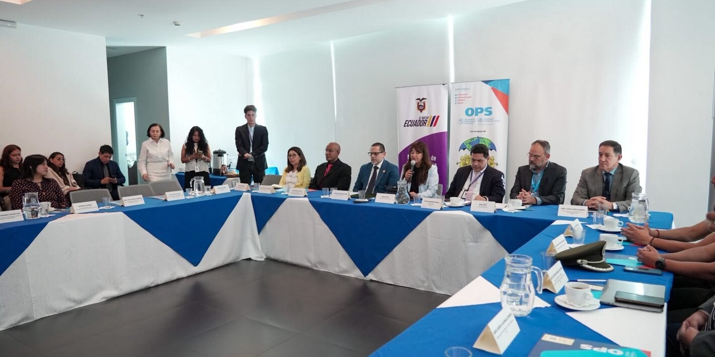 Sonia Quezada, representante de OPS/OMS en Ecuador y Juan Carlos Aveiga, ministro de Salud Pública, instalan reunión para la conformación del Comité Nacional de Referencia para la Transición e Implementación de la Clasificación Internacional de Enfermedades, 11.ª Revisión (CIE-11)
