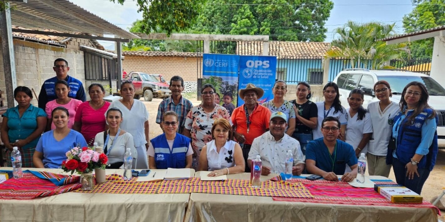OPS SESAL y comunidad en entrega en Reitoca