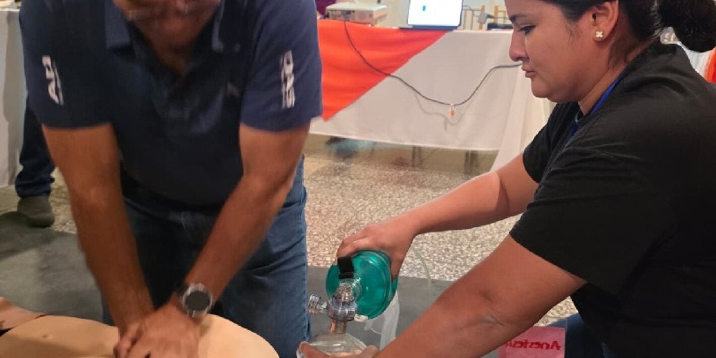 equipo aprende a brindar atención 