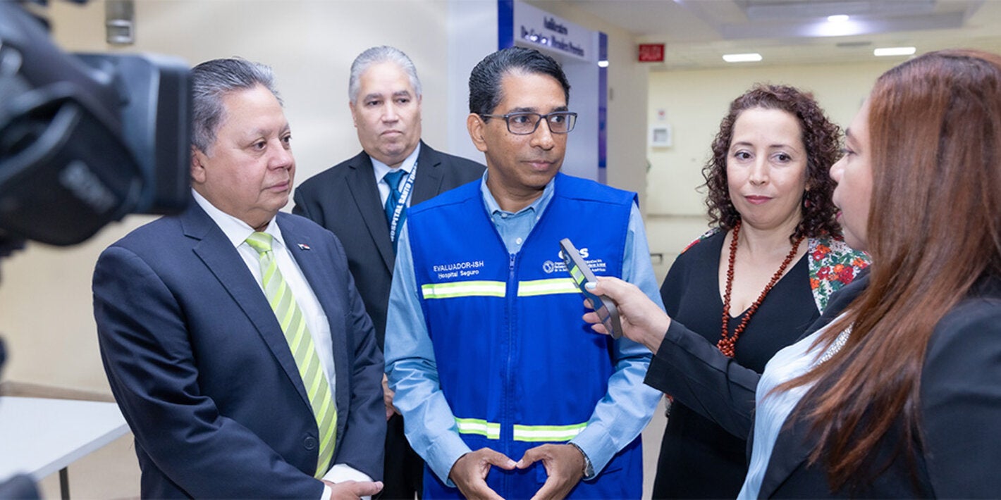 Entrevistas a autoridades del país y equipos técnicos en la capacitación en las metodologías y herramientas de la Iniciativa de Hospitales Resilientes