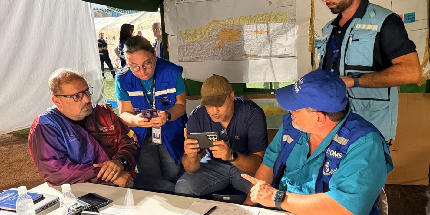 Response teams in Venezuela as a result of the earthquake