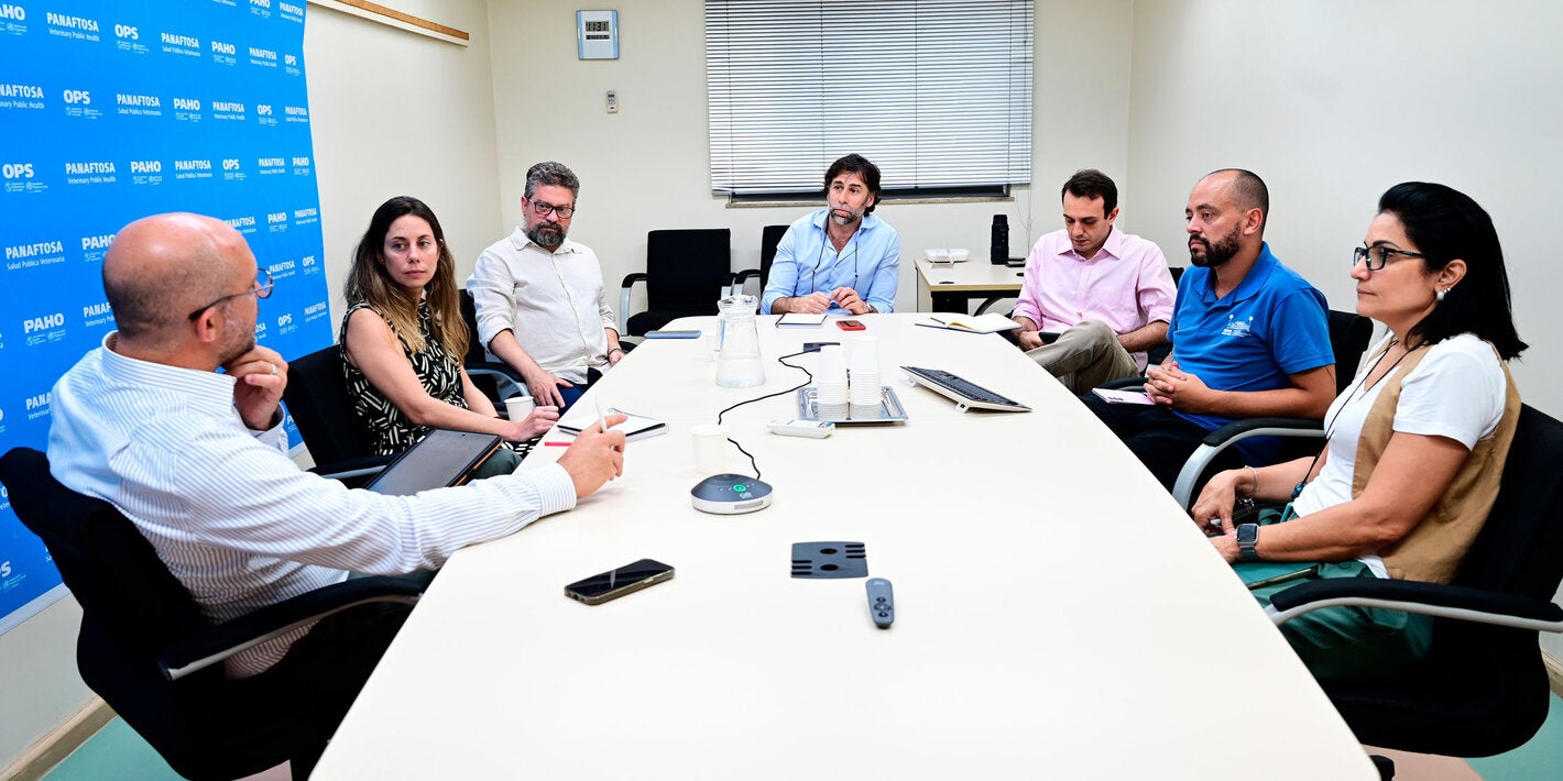 técnicos de panaftosa reunido con el Representate regional de la OMSA para las Amméricas