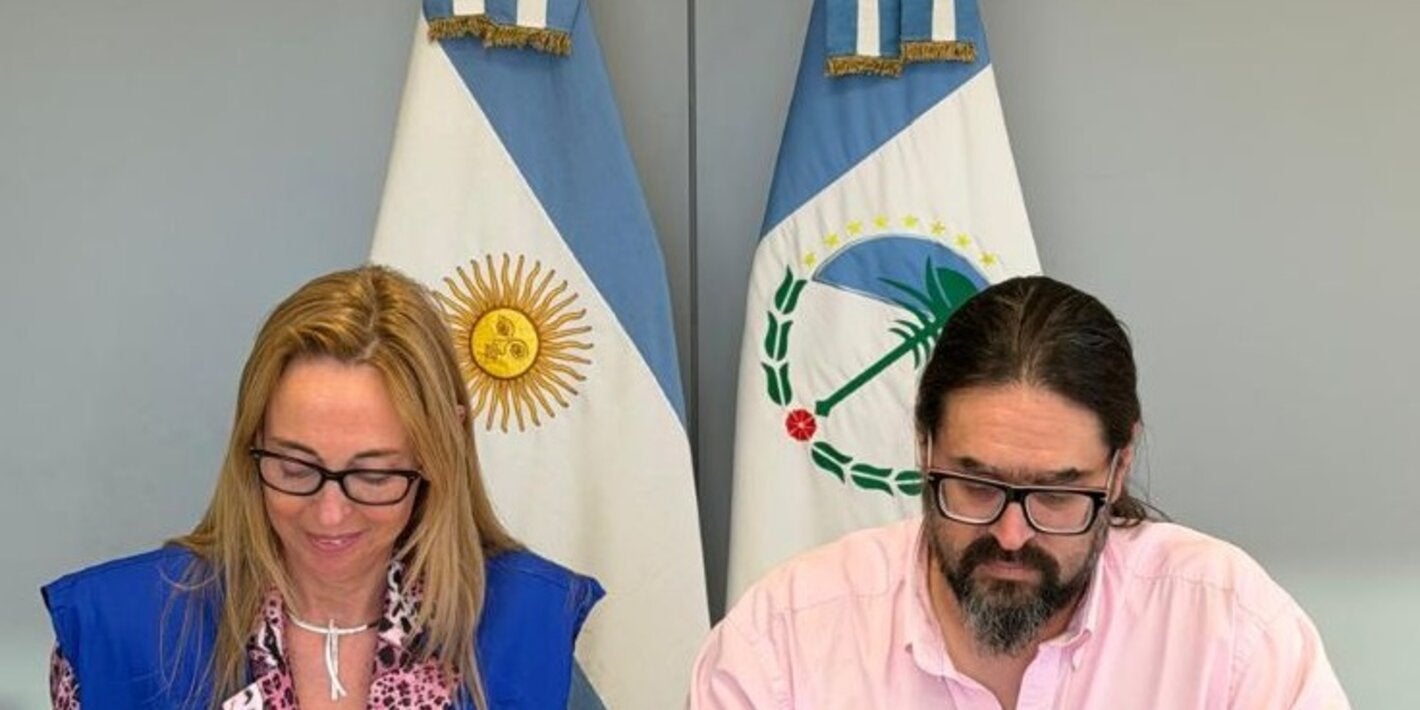 Foto de firma del acuerdo