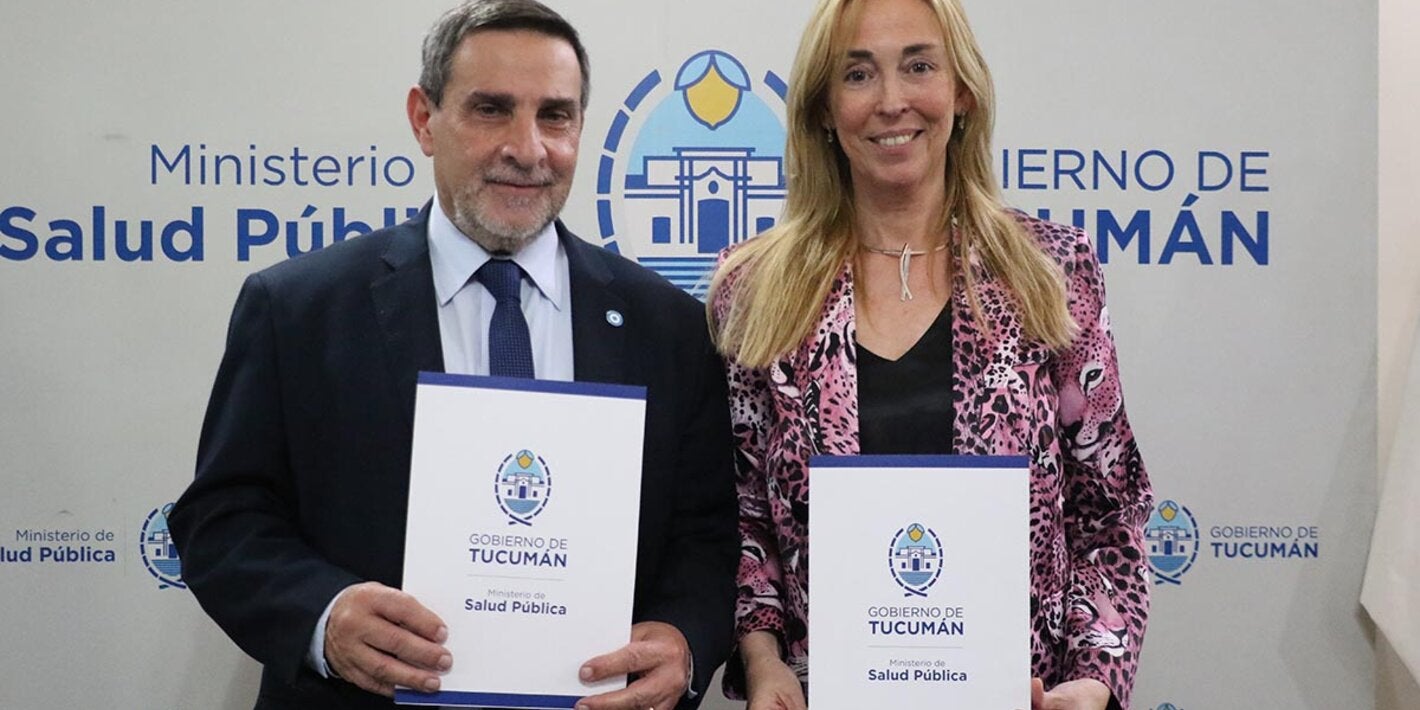 Foto de la firma del acuerdo