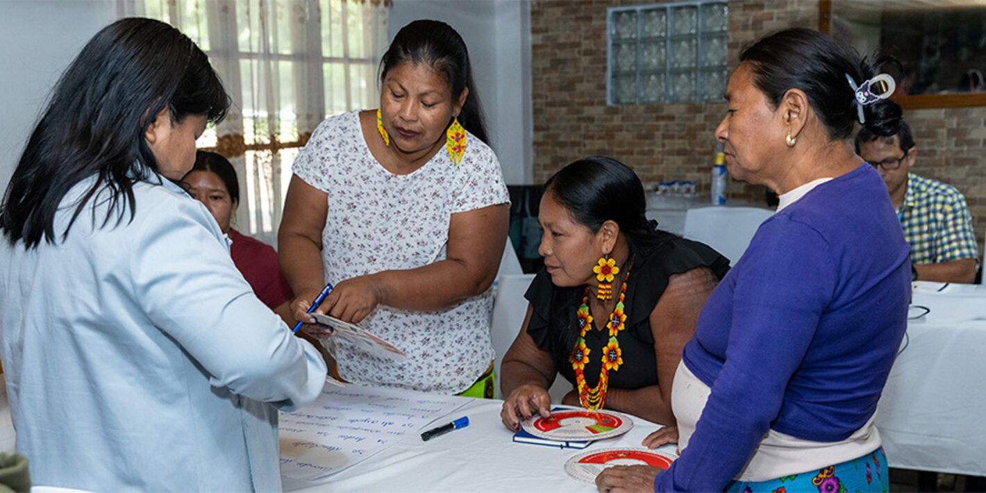 Fotografía de parteras tradicionales en desarrollo de capacitación