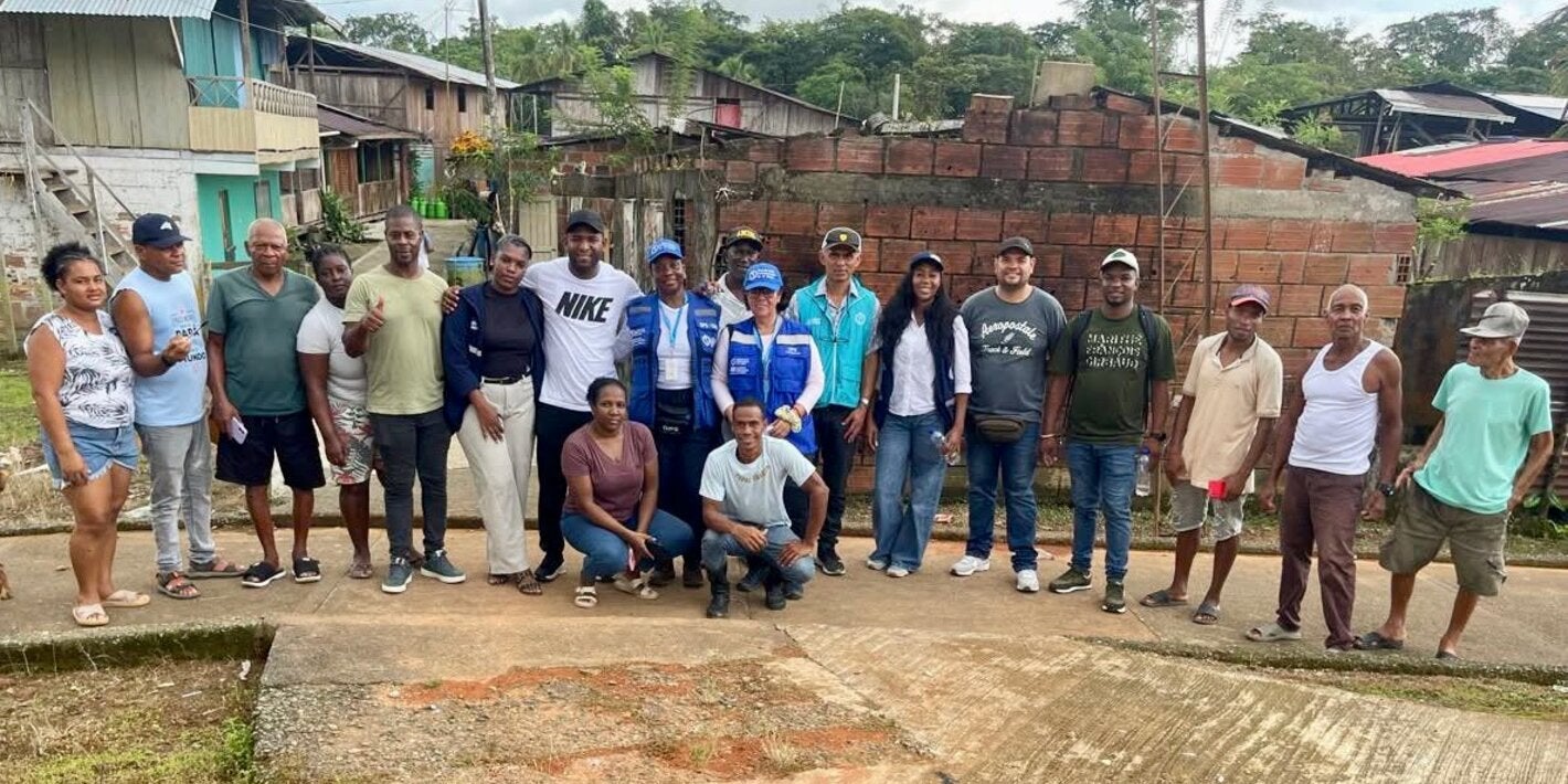 grupo de personas posando
