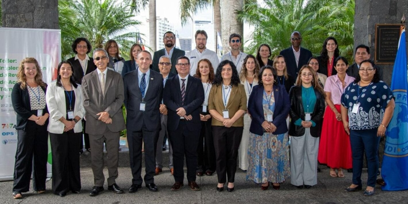 Grupo de participantes de taller, posando a la cámara