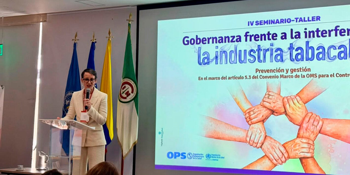 persona presentando 