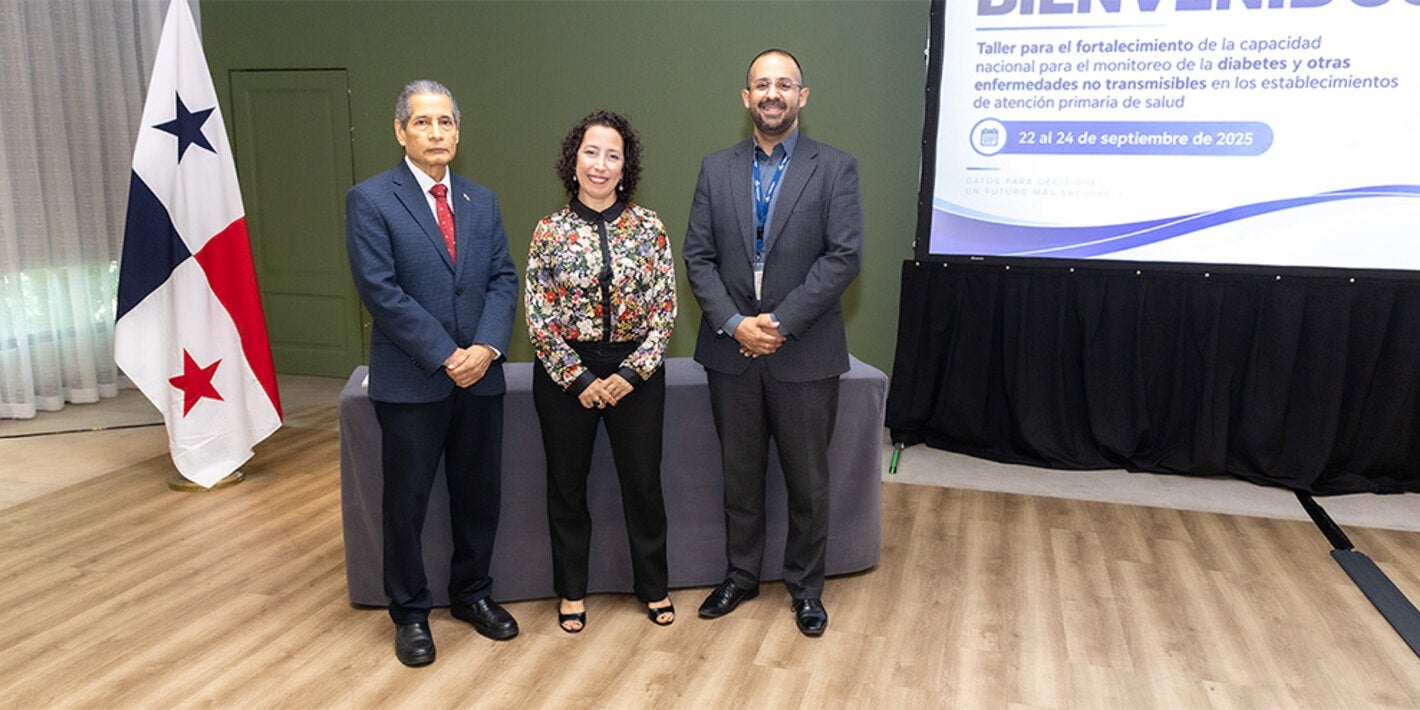 Fotografía protocolar en al acto inicial de apertura del “Taller para el fortalecimiento de la capacidad nacional para el monitoreo de la diabetes y otras enfermedades no transmisibles (ENT) en los establecimientos de atención primaria de salud (APS)”, en la Ciudad de Panamá. 
