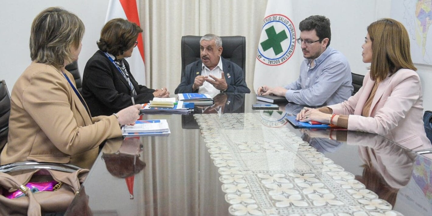 Reunión con ministro de salud