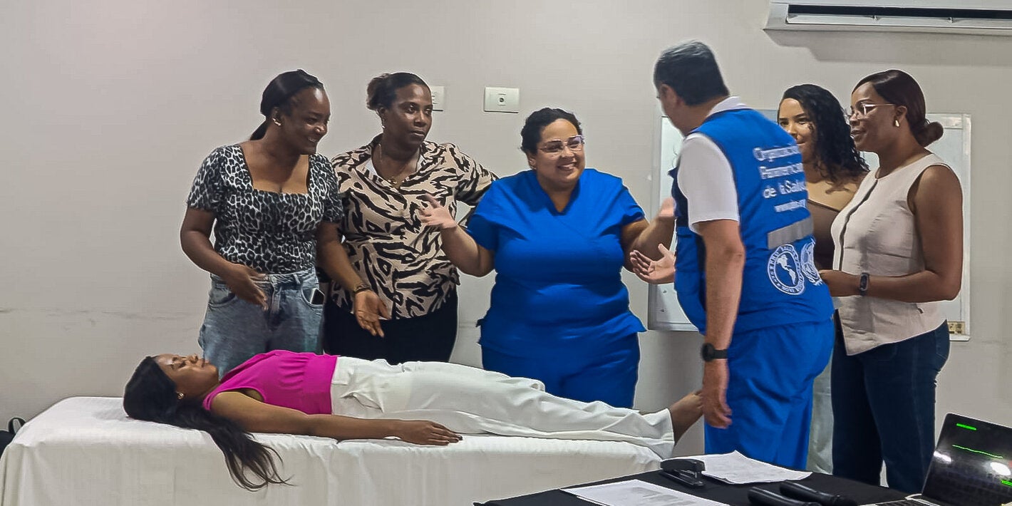 grupo de personas en capacitacion