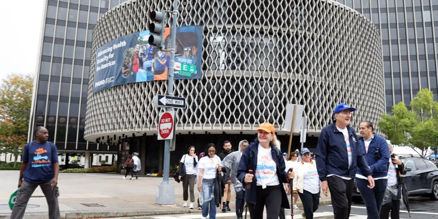 PAHO building in yhe vakground - Beginning of the Walk for Health 2026