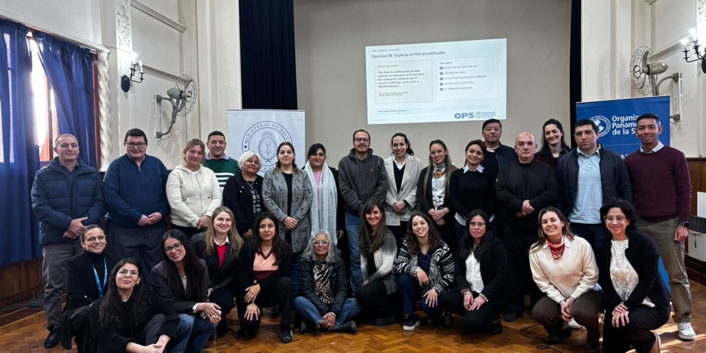 Foto grupal de participantes del taller