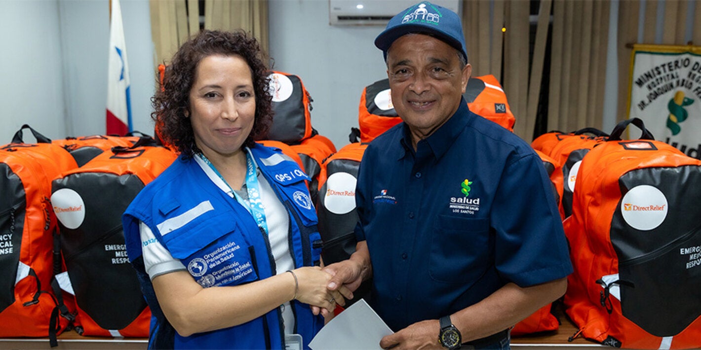  120 Official photo taken during the handover of a donation of 20 medical emergency backpacks from PAHO/WHO to MINSA Panama.