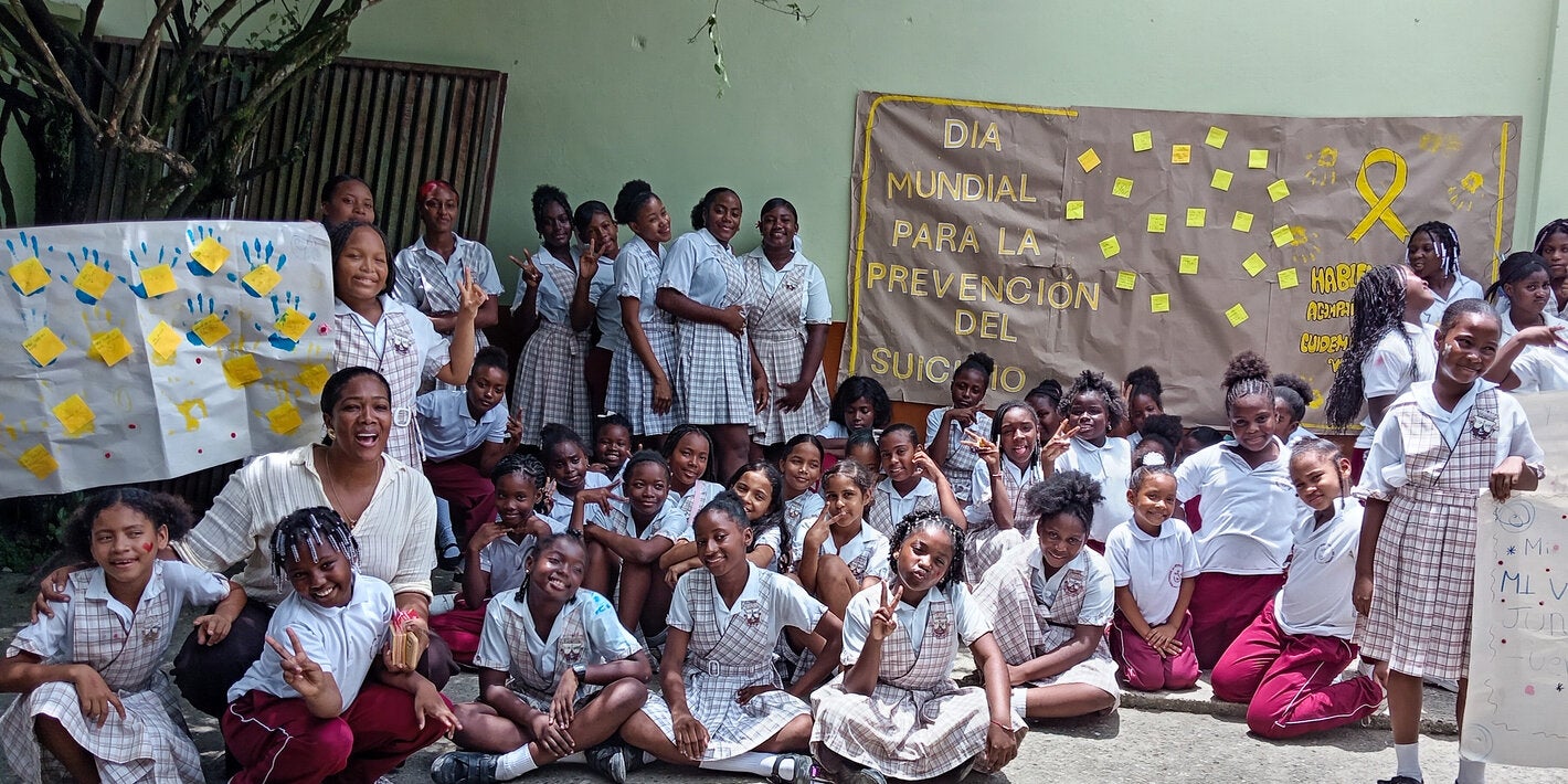 grupo de jovenes de un colegio