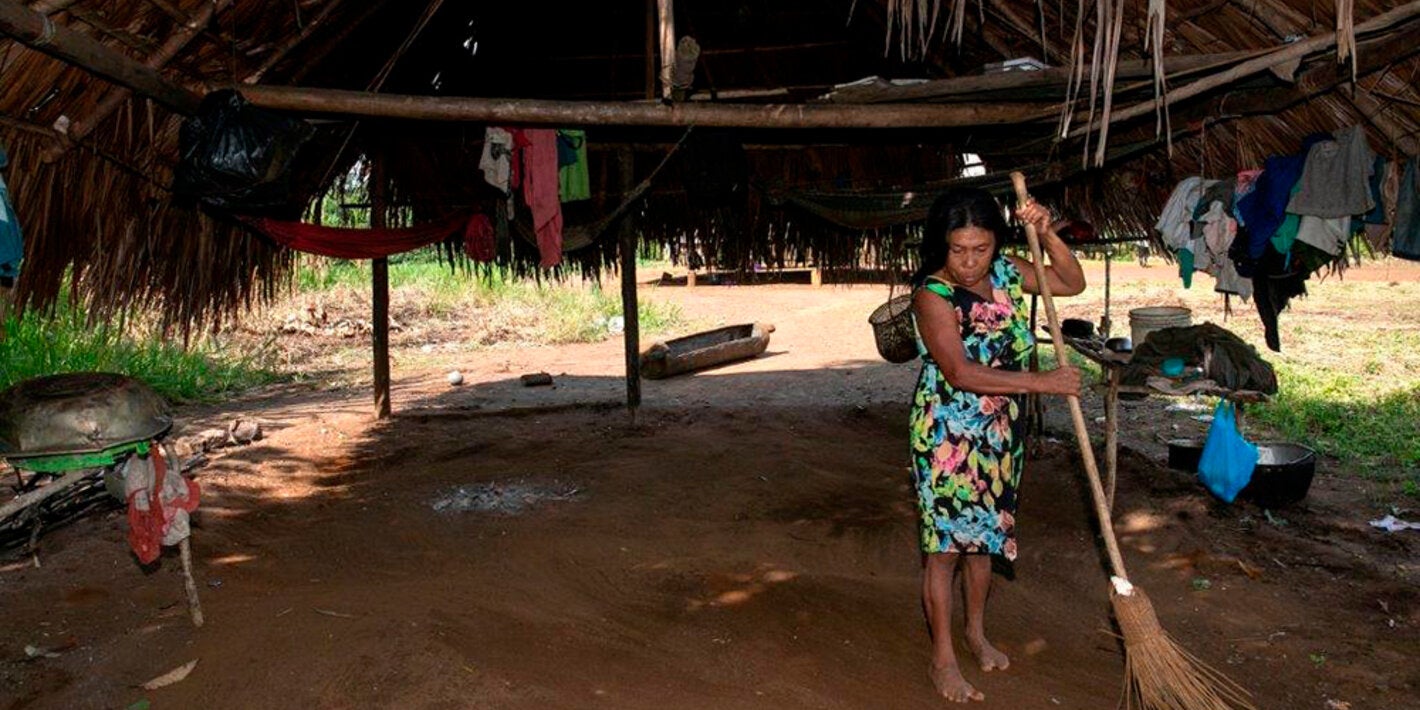 Brasil trabalha para avançar no controle do bicho-de-pé, com colaboração da OPAS