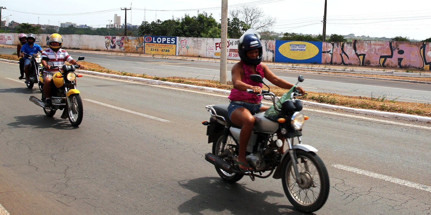 Carretera con motoristas