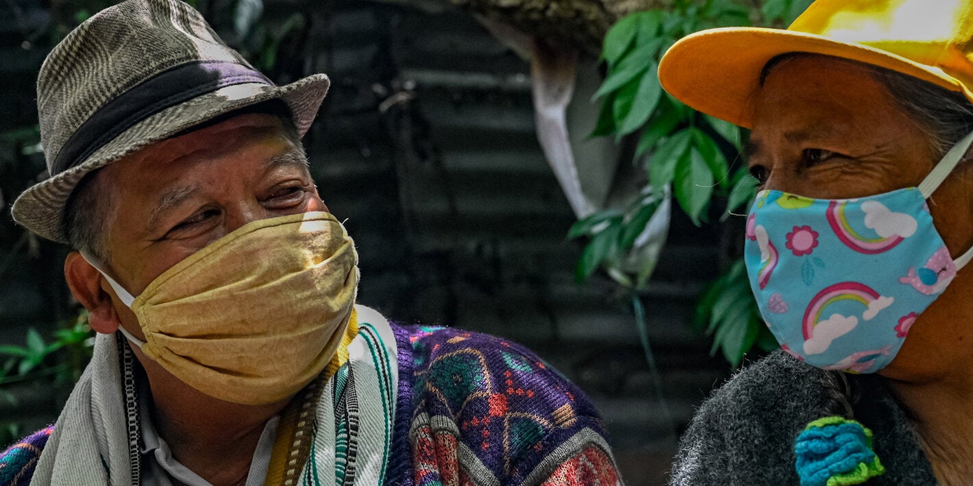 Pareja mayor indígena