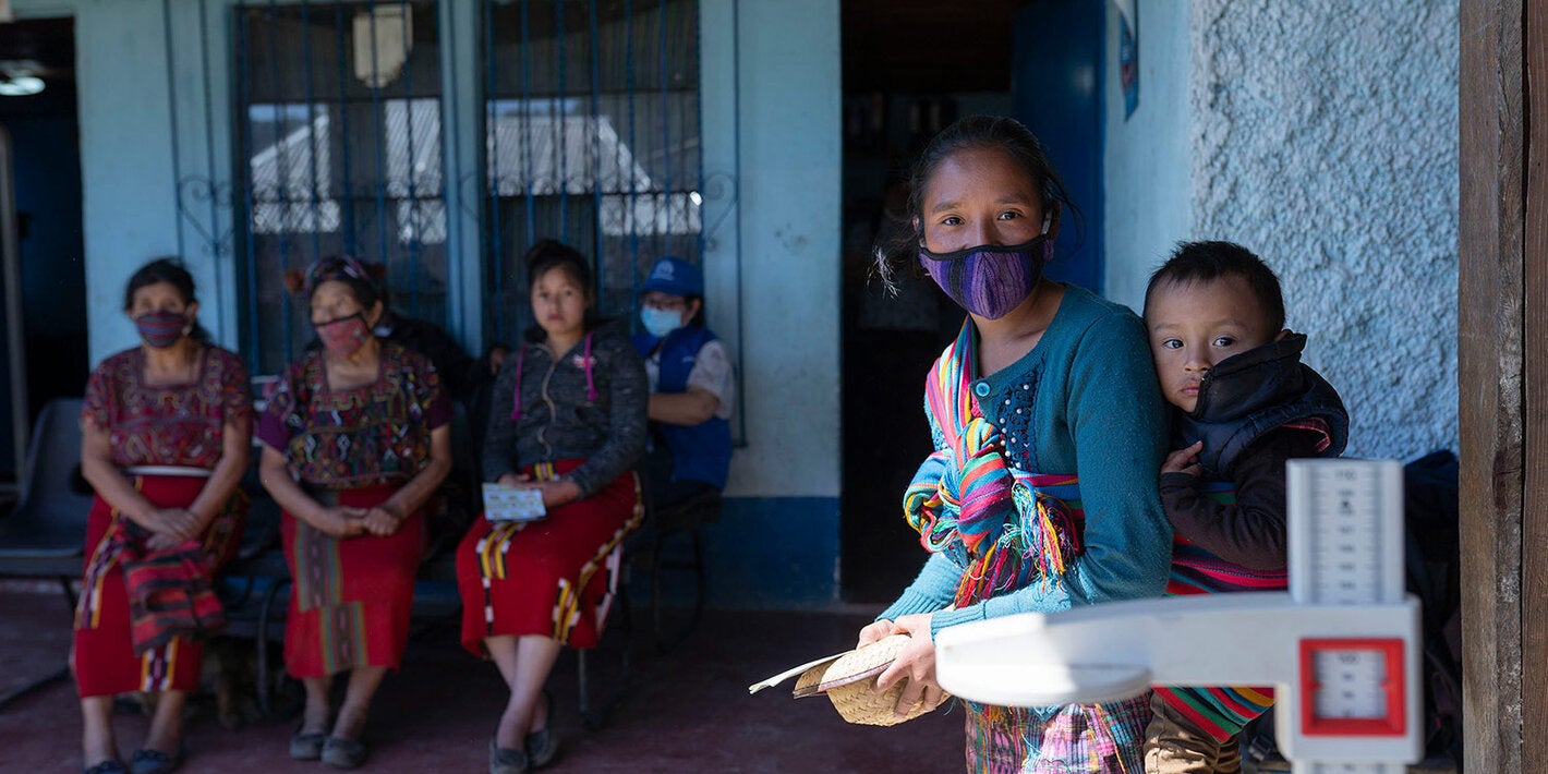 Ingrid Lopez y su hijo Juan Noé Pérez