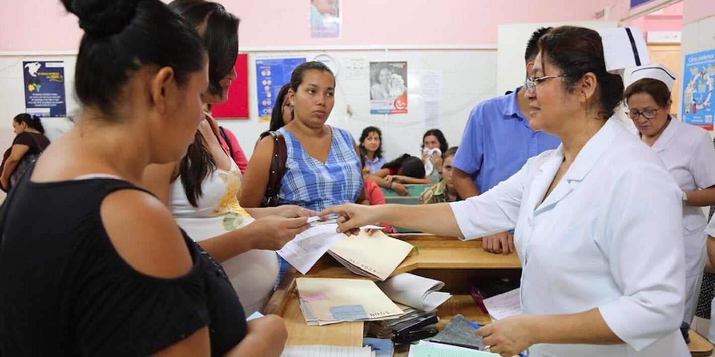 Personal de salud en El Salvador