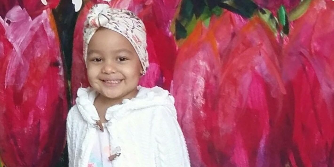 Nina durante su tratamiento contra el cáncer