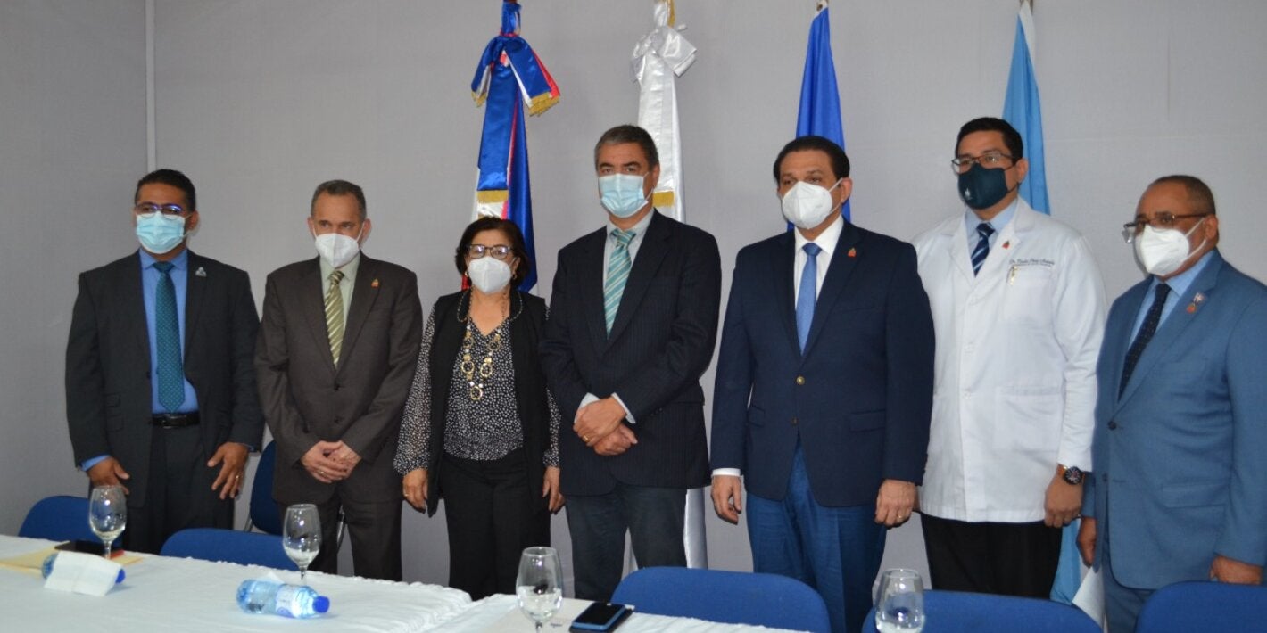 Representante de OPS, Ministro de Salud y otras autoridades en apertura de capacitación